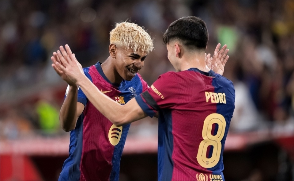 姆伯莫不想让曼联和喀麦隆起冲突，决定让二者商讨回国时间